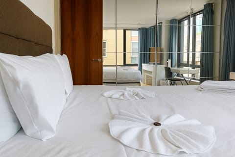 Deluxe Apartment | 2 bedrooms, iron/ironing board, free WiFi, bed sheets