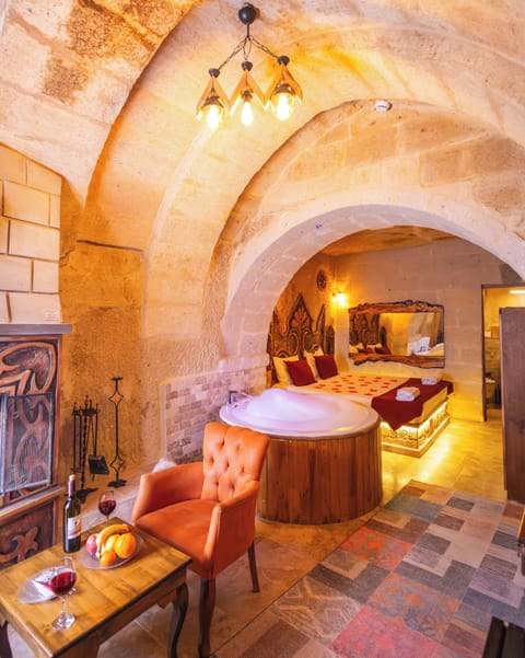 Luxury Suite | Premium bedding, in-room safe, individually decorated