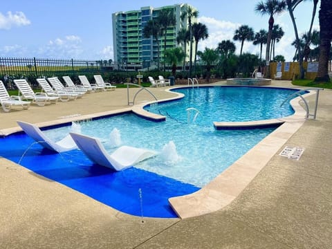 NOW OPEN new heated pool, bubbllers & hot tub!