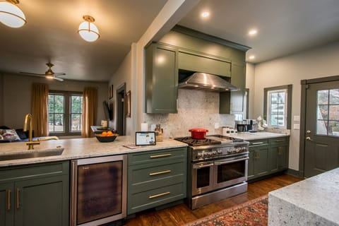 Kitchen offers a Gas Range & 3 Ovens