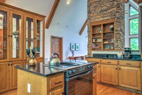 Kitchen is outfitted with an Electric Range