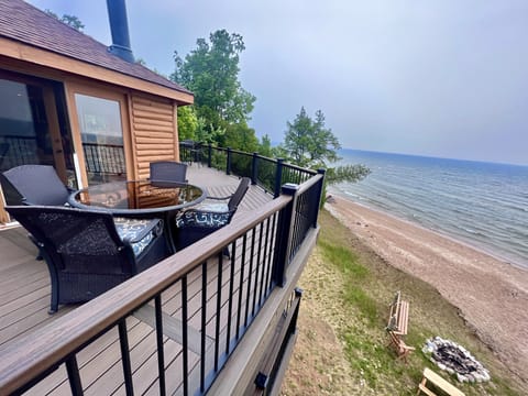 Brand new deck overlooking Lake Michigan!