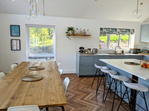 Cottage | Private kitchen | Fridge, dishwasher, electric kettle, toaster