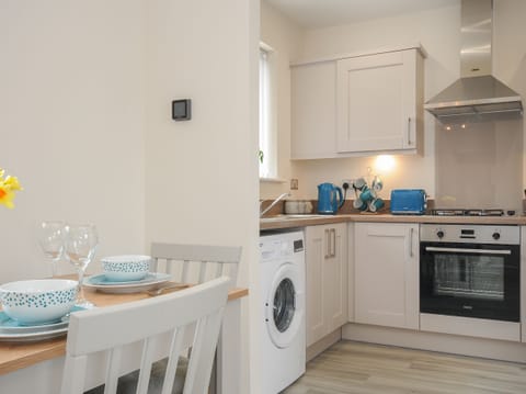 Cookware/dishes/utensils