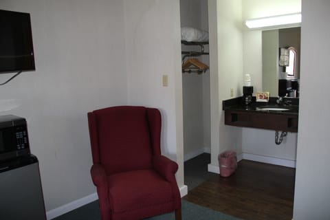 32-inch flat-screen TV with cable channels, TV