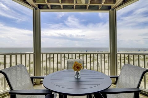 Oceanfront Screen Porch, 204 F Port O Call
