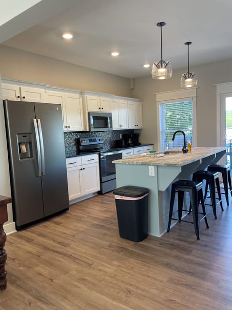 d4cb73bb-34fa-4d77-a735-34e9676019e5