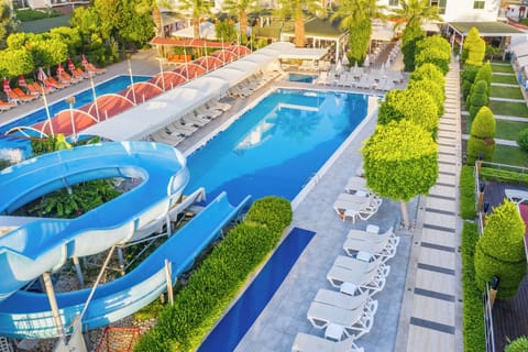 Outdoor pool, pool umbrellas, sun loungers
