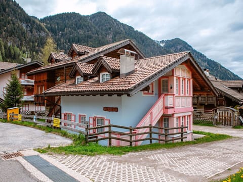 Sky, Cloud, Plant, Property, Building, Mountain, Window, House, Land Lot, Tree