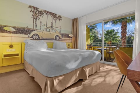 CASA SIGNATURE RIVER VIEW | Hypo-allergenic bedding, in-room safe, desk, blackout drapes