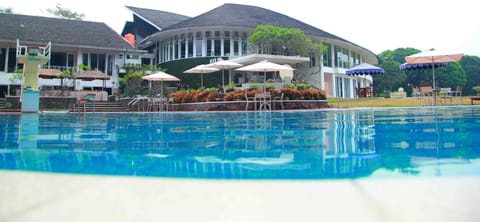 3 outdoor pools