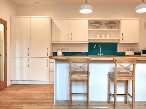 Fridge, dishwasher, electric kettle, toaster