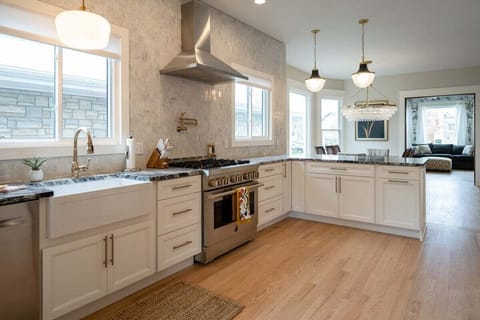 Fully Stocked Kitchen