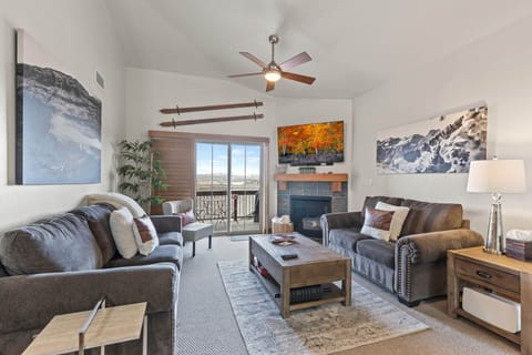 Vacation Rentals in Park City at Bear Hollow Lodges 1313: Living room with gas fireplace