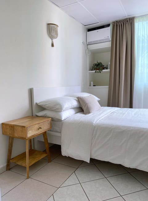 Airy beach studio apartment, lovely natural light. 