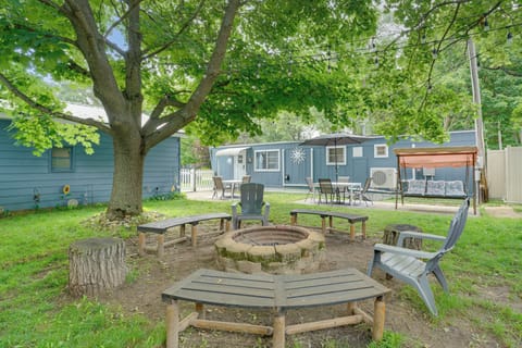 Caseville Vacation Rental | 2BR | 1BA | 800 Sq Ft | 3 Steps Required