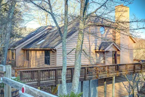 Front of house as you arrive to cabin