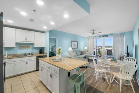 Fully Stocked Kitchen with Lake Views, Light Show Views and Island Bar Seating
