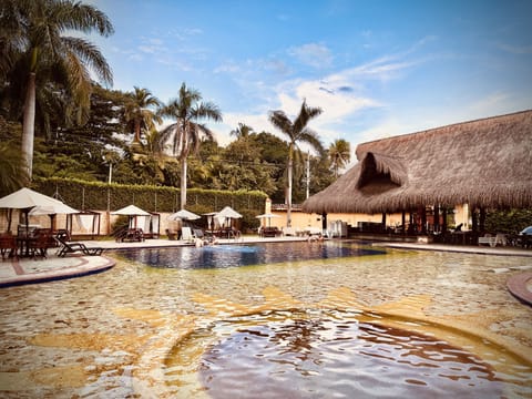 2 outdoor pools