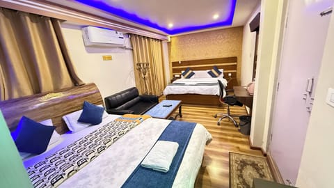 Deluxe Twin Room | Hypo-allergenic bedding available, WiFi (free), bed sheets