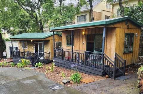 Family Cabin | Free WiFi, bed sheets