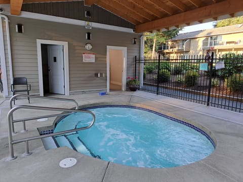 Hot tub - open year round
