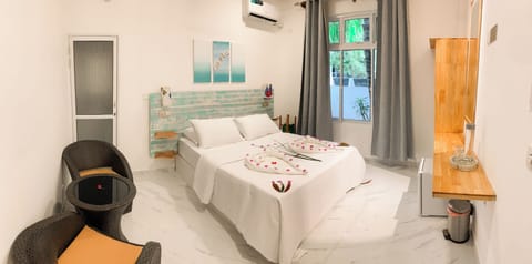 Deluxe Double Room | Minibar, in-room safe, desk, laptop workspace