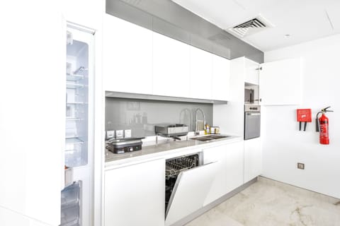 Luxury Apartment, 2 Bedrooms, Balcony, Sea View | Private kitchen | Full-size fridge, microwave, oven, stovetop