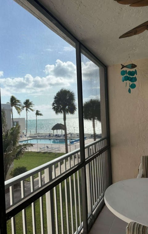 Lanai overlooks the pool and the ocean