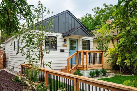 Welcome to our sweet Cottage on Ellis!  So warm and cozy.