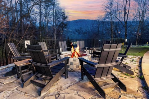 Gather ‘round the oversized custom-built wood-burning fire pit, surrounded by 8 cozy Adirondack chairs — roast s’mores, swap stories, and soak in starlit nights with your favorite people. Let the memories spark here and enjoy the view. 