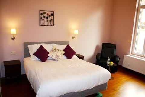 Deluxe Double Room | Minibar, desk, iron/ironing board, free cribs/infant beds