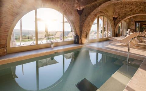 2 indoor pools, 2 outdoor pools, sun loungers