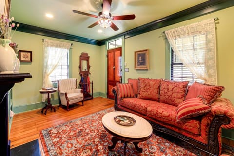 New Bern Vacation Rental | 2BR | 1BA | Stairs to Enter | 800 Sq Ft