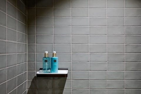 Superior Double Room | Bathroom | Shower, free toiletries, hair dryer, slippers