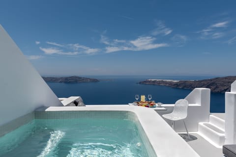 Honeymoon Suite with Outdoor Hot Tub and Caldera View | Terrace/patio