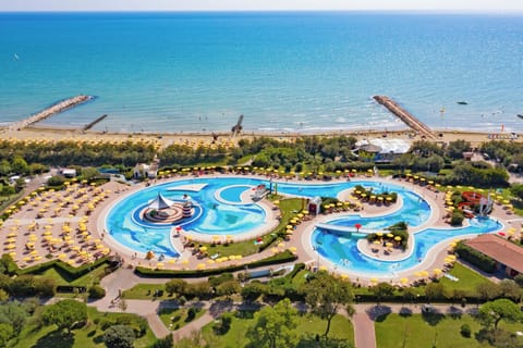 Seasonal outdoor pool, pool umbrellas, sun loungers