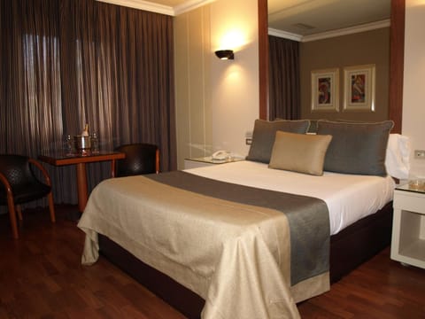 Blackout drapes, iron/ironing board, free WiFi, bed sheets