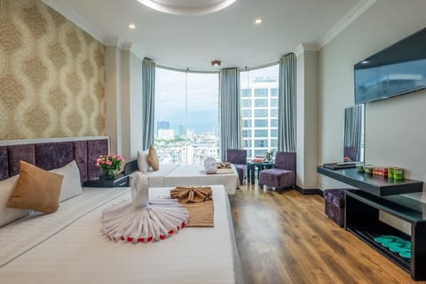 2 bedrooms, premium bedding, down comforters, minibar