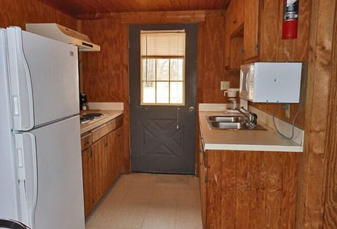 Full-size fridge, stovetop, toaster, cookware/dishes/utensils