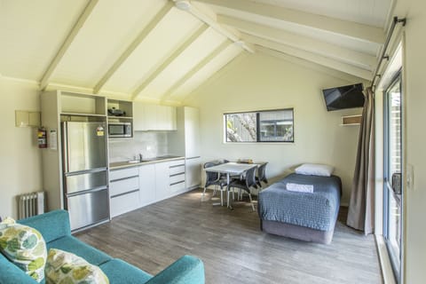 One Bedroom Self-Contained Cabin | Private kitchen | Microwave, electric kettle, toaster, cookware/dishes/utensils