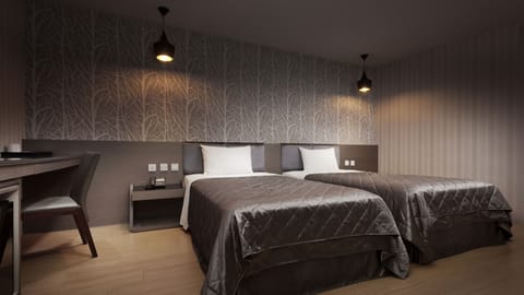 Standard Twin Room | Desk, soundproofing, free WiFi, bed sheets