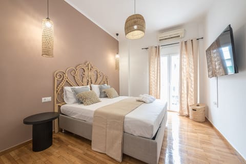 City Apartment | 1 bedroom, Egyptian cotton sheets, premium bedding, desk