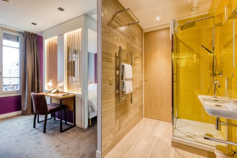 Double Room | Bathroom | Free toiletries, hair dryer, towels, soap