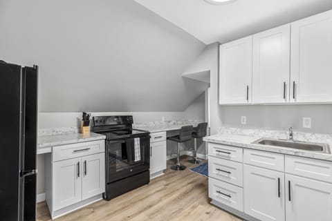 This kitchen is perfect for cooking and entertaining guests.