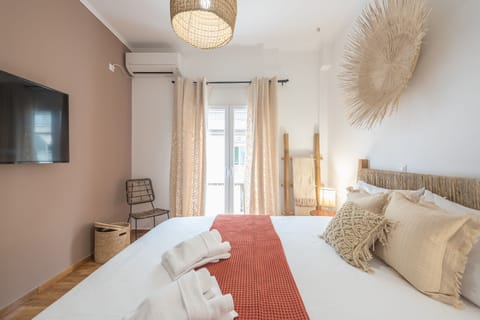 City Apartment | 1 bedroom, Egyptian cotton sheets, premium bedding, desk