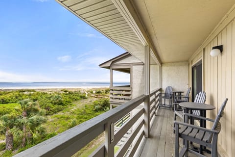 Welcome To Lighthouse Point 18C!
