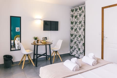 Classic Room, 1 Queen Bed | 1 bedroom, in-room safe, blackout drapes, free WiFi