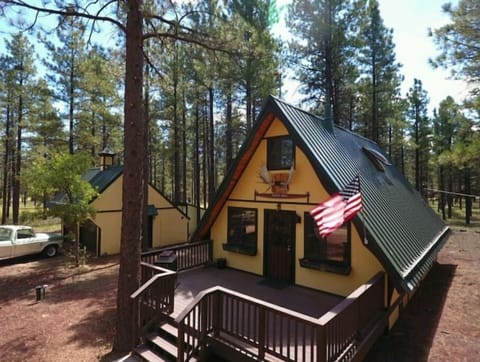 Maximize your vacation $$ - avoid motel crowd and noise - Cozy is secluded 