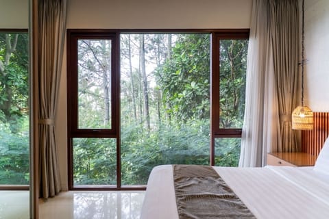 5 bedrooms villa pool | Land view from property